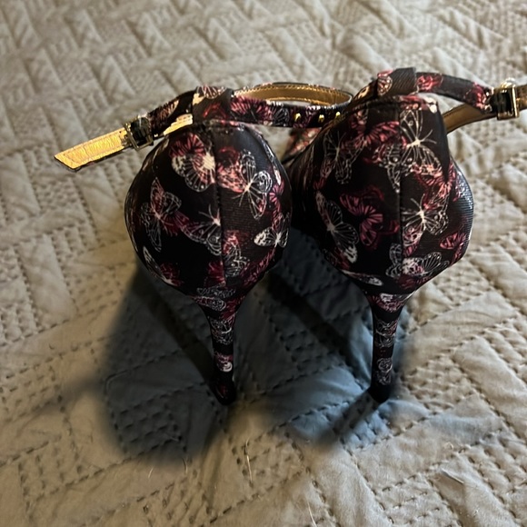 Libby Edelman : Butterfly Point Toe Ballet Strap Heel - 7 - Picture 6 of 12